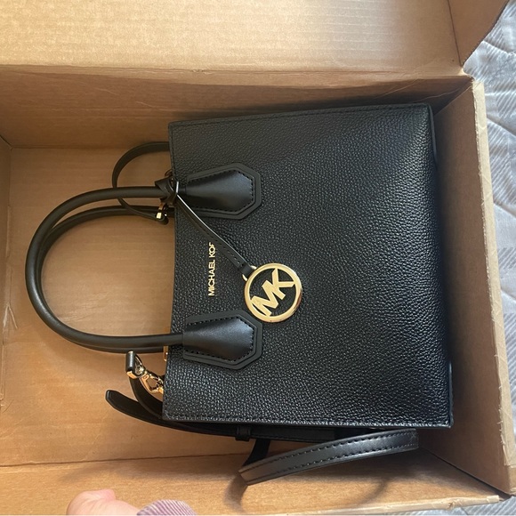 🖤 Micheal Kors crossbody - Picture 4 of 4